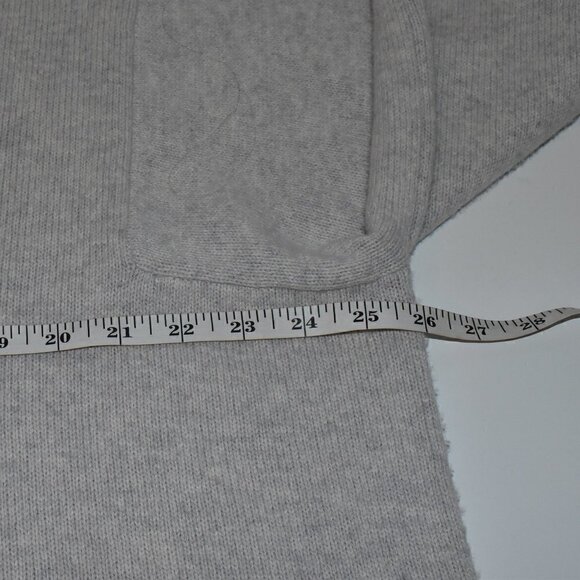 BCBG Oversized V Neck Long Sleeve Cozy Pullover Sweater Cream Size XS - Picture 4 of 7